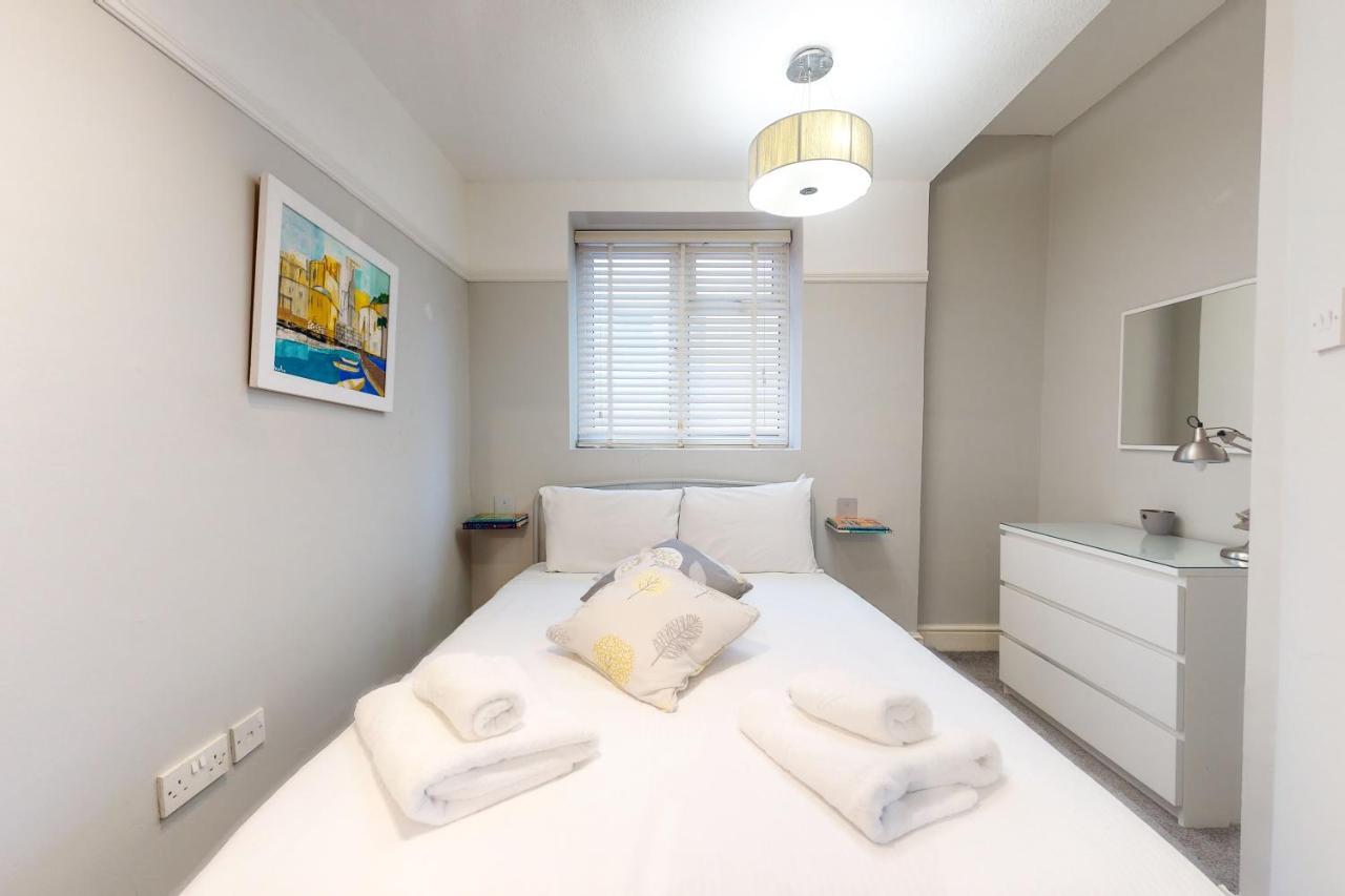 Super 1 Bedroom Flat In Hendon Near Middlesex University With Private Parking Exterior photo