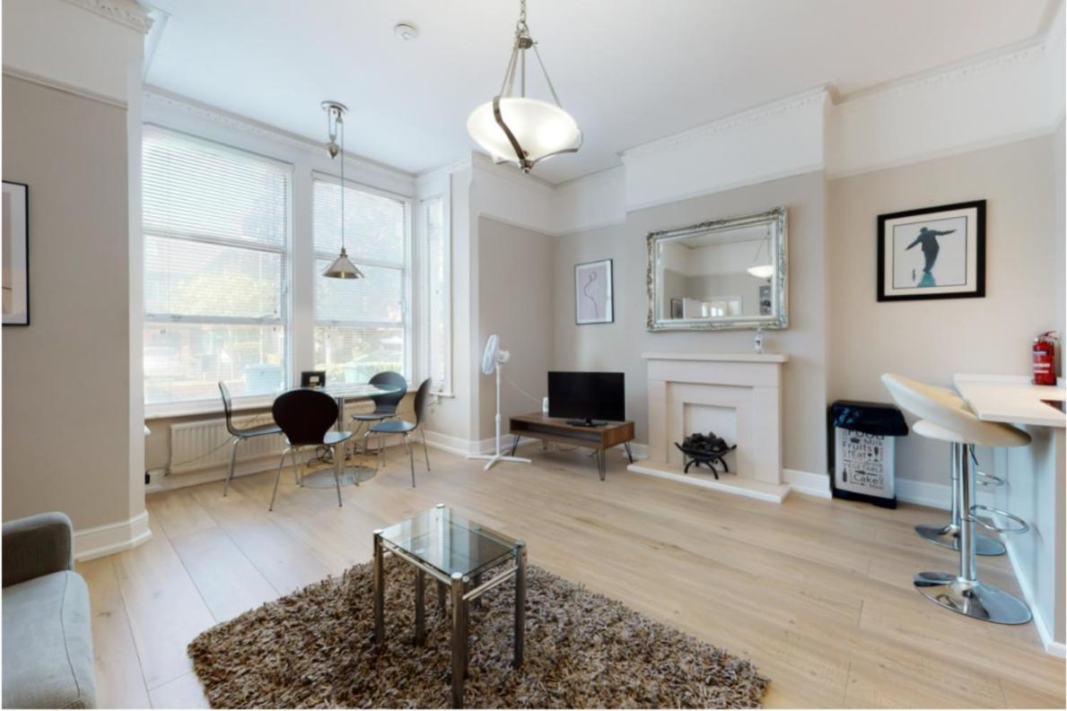 Super 1 Bedroom Flat In Hendon Near Middlesex University With Private Parking Exterior photo